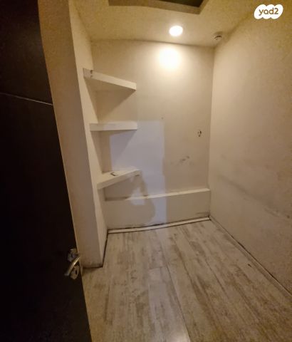 חנויות/ שטח מסחרי, יהושע רבינוביץ 56, בן גוריון, חולון