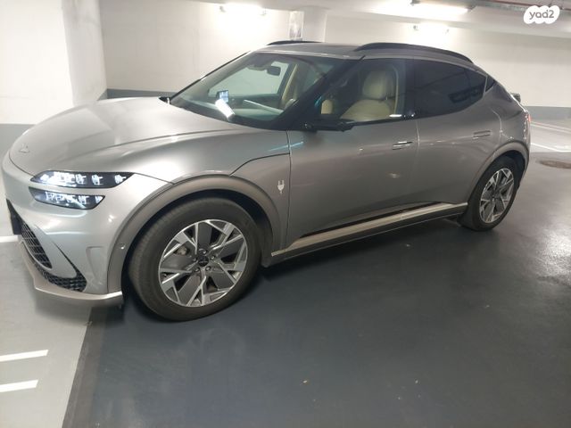 מודעת רכב ג'נסיס GV60