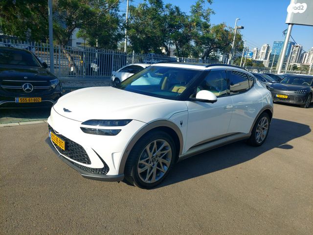 מודעת רכב ג'נסיס GV60