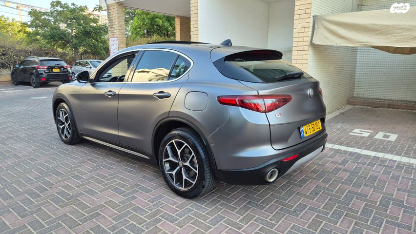 אלפא רומיאו סטלביו