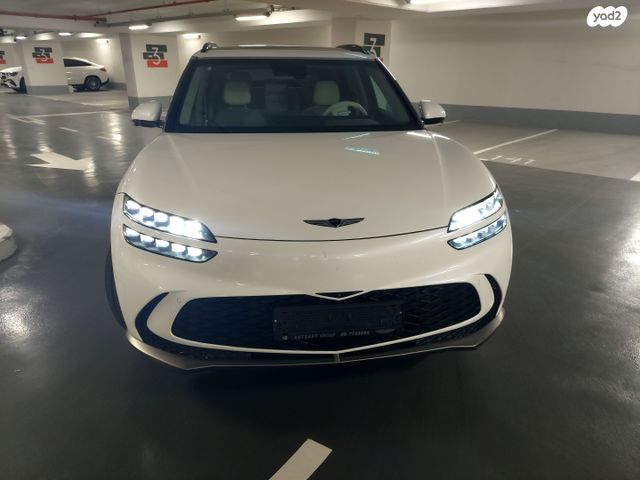 מודעת רכב ג'נסיס GV60