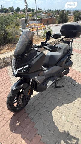 מודעת רכב סאן יאנג ADX 300