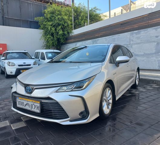 מודעת רכב טויוטה קורולה