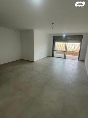 דירת גן, אירוסים 33, מבוא שקד, ערד