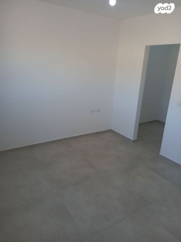 דירת גן, אירוסים 33, מבוא שקד, ערד