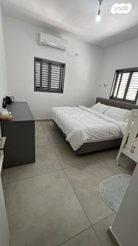 יגאל אלון 18