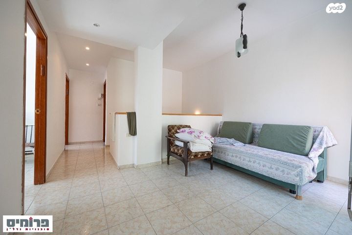 דו משפחתי, גדעון האוזנר, בית וגן, ירושלים