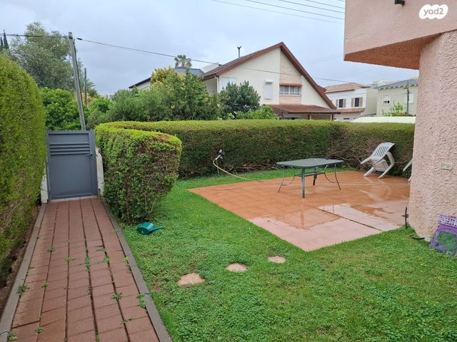 מגרשים, אלמוג, נווה מונוסון, יהוד מונוסון