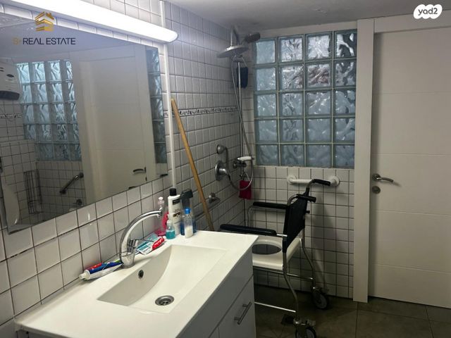 דירה, הרב עוזיאל, בית וגן, ירושלים