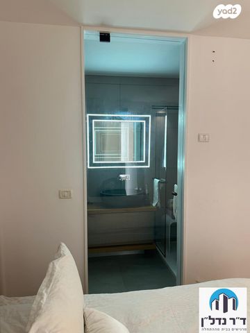 דירה, נעמי שמר 8, קרית אילון, חולון