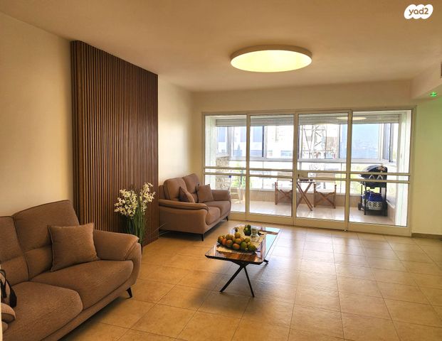 דירה, שמואל הנביא, רובע י', אשדוד