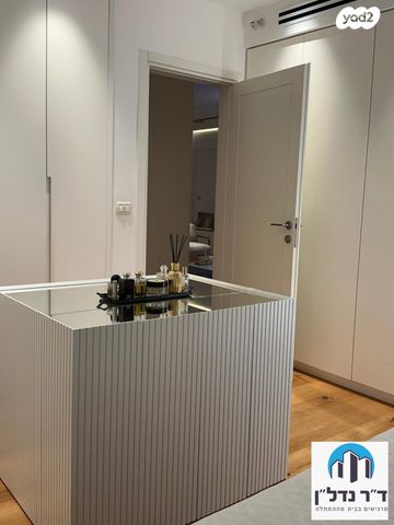 דירה, נעמי שמר 8, קרית אילון, חולון