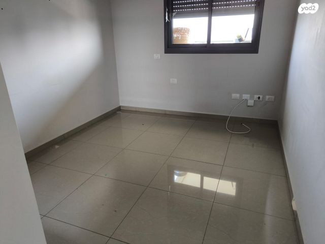 דירה, יצחק שדה, דרום מערב ותיק, בת ים