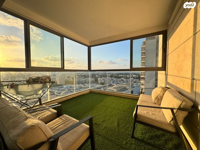 המגדל הלבן 4