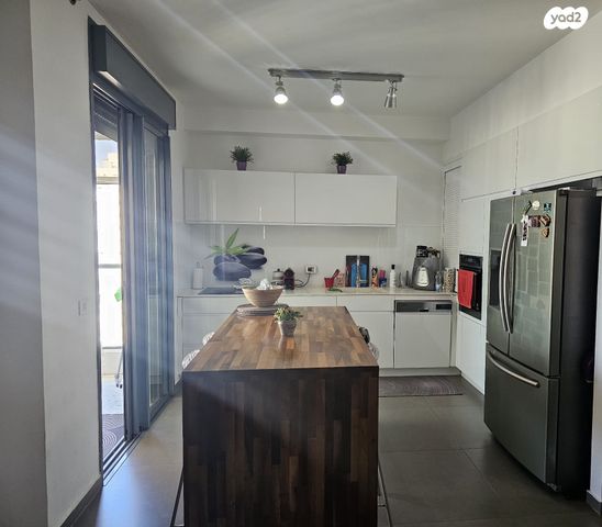 דירה, זלמן שז"ר 7, עיר ימים, נתניה