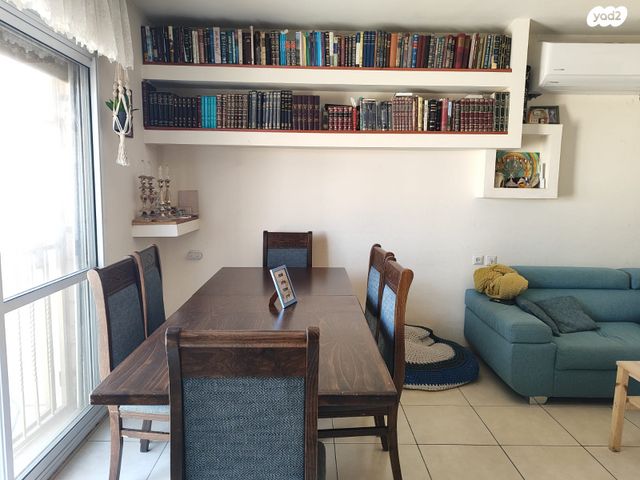 דופלקס, אדם - גבע בנימין