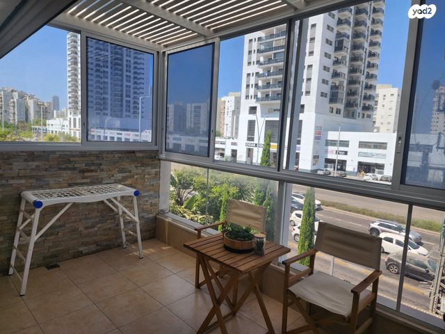 דירה, שמואל הנביא, רובע י', אשדוד