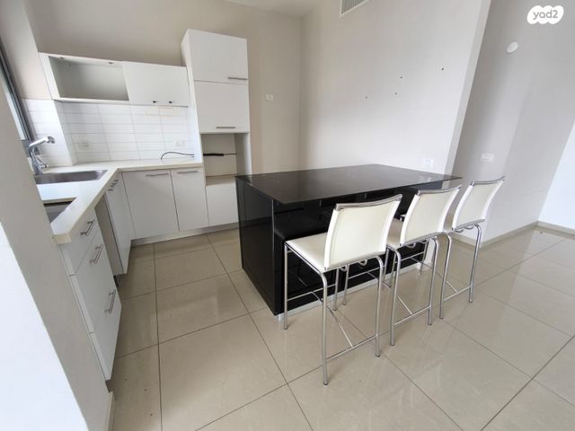 דירה, יצחק שדה, דרום מערב ותיק, בת ים