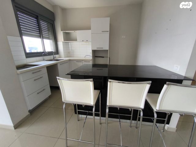 דירה, יצחק שדה, דרום מערב ותיק, בת ים