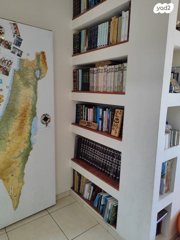 דופלקס, אדם - גבע בנימין