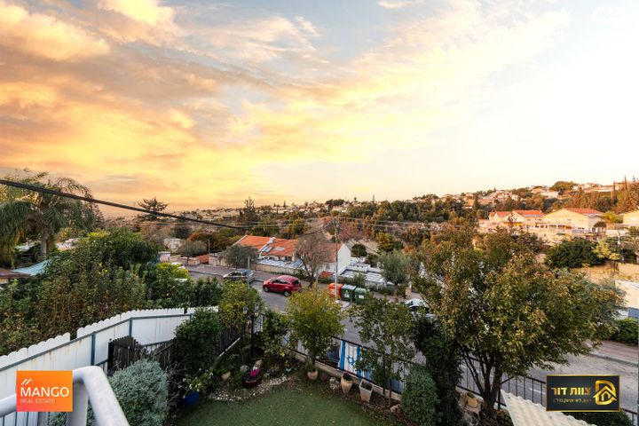 דו משפחתי, צוותא א, אלפי מנשה