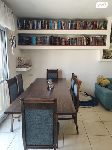 דופלקס, אדם - גבע בנימין