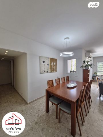 דירה, מורן 4, סביוני הכפר, כפר סבא