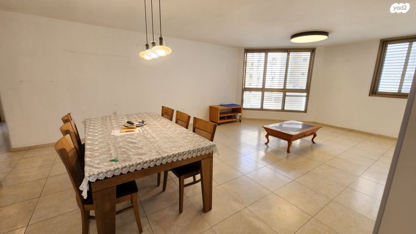 דירה, ז'בוטינסקי, עצמאות יוספטל, בת ים