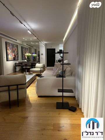 דירה, נעמי שמר 8, קרית אילון, חולון