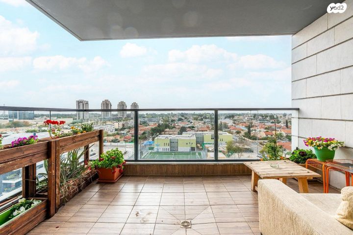 דירה, איסר הראל, נווה אור, אור עקיבא