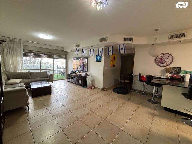 דירה, גולן 60, גבעת טל, אלפי מנשה