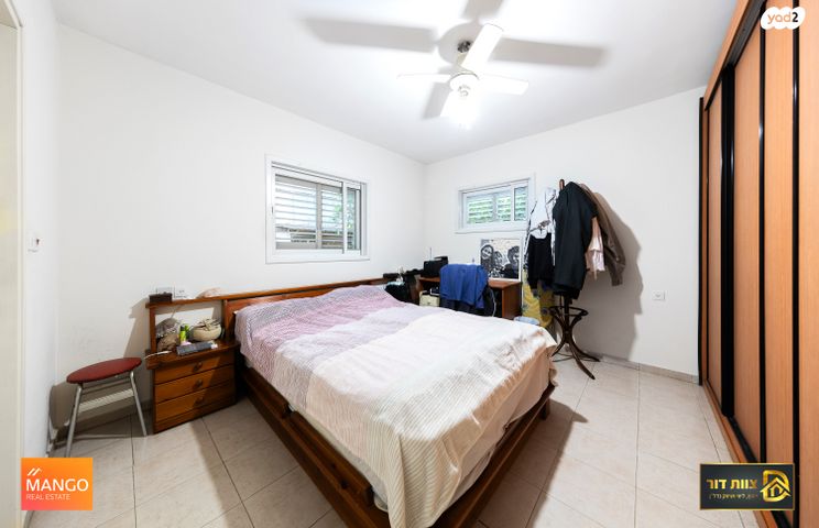 דו משפחתי, צוותא א, אלפי מנשה