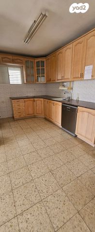 דירה, האשל, דובדבן הכפר, כפר סבא