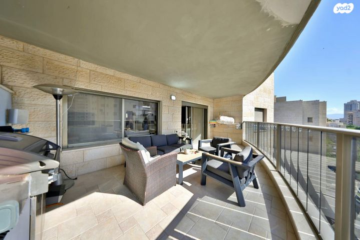 גג/ פנטהאוז, מנחם בגין 34, נווה גנים, קרית מוצקין