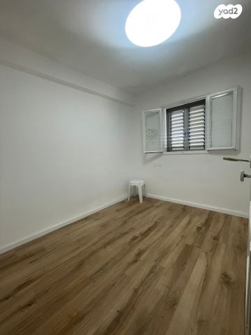 דירה, התנאים 7, ג'סי כהן, חולון