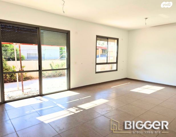 דו משפחתי, פרדס חנה כרכור