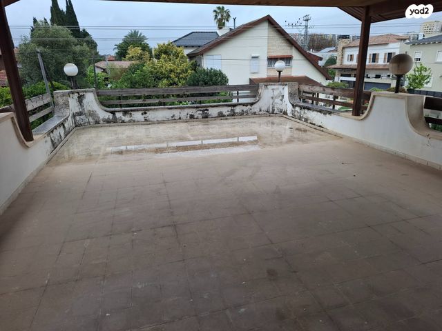 מגרשים, אלמוג, נווה מונוסון, יהוד מונוסון