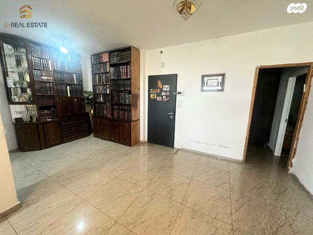 דירה, הרב עוזיאל, בית וגן, ירושלים