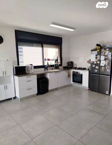 דירה, שדרות מנחם בגין 48, חדרה