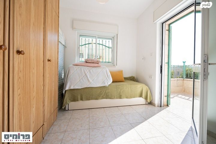 דו משפחתי, גדעון האוזנר, בית וגן, ירושלים