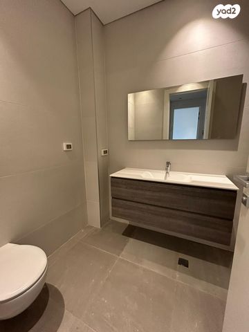 דירה, שדרות אבא אבן, אזור תעשיה, הרצליה