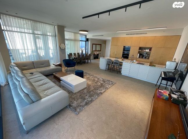 גג/ פנטהאוז, אריק איינשטיין 3, דרום חדש, פארק הים, בת ים