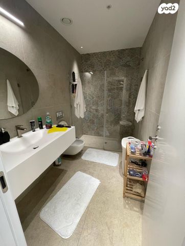 גג/ פנטהאוז, אריק איינשטיין 3, דרום חדש, פארק הים, בת ים