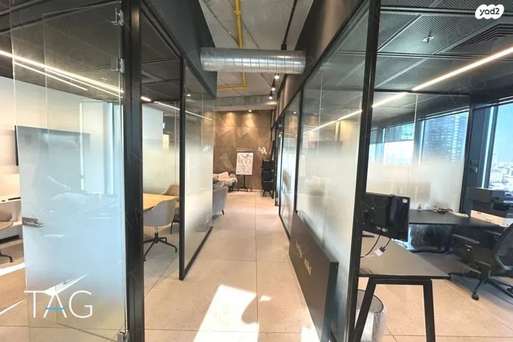 דרך מנחם בגין 156