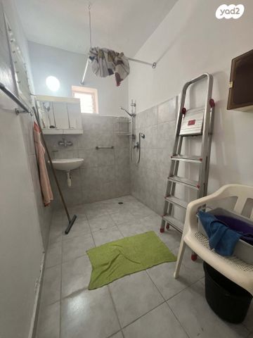 קליניקות, שושנה דמארי, קרית מוצקין