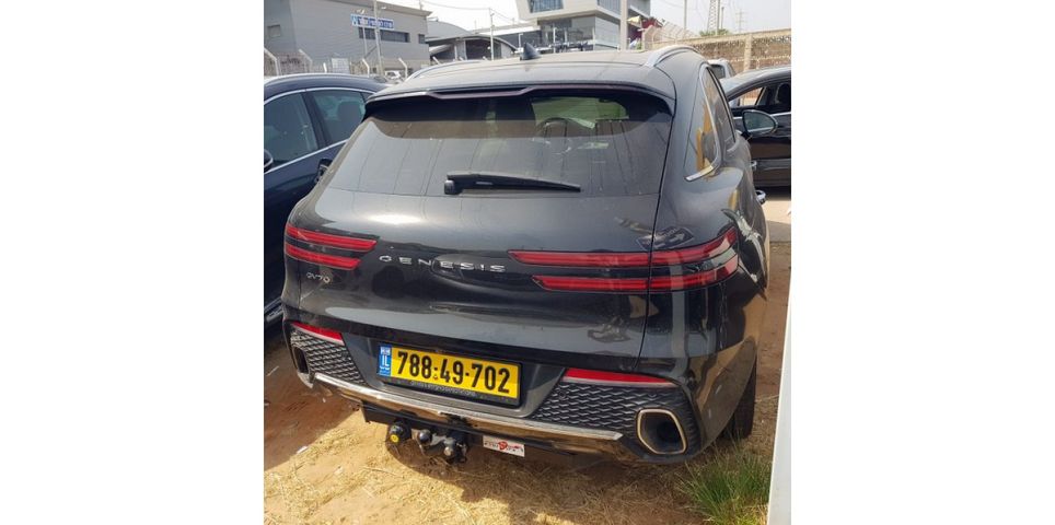 מודעת רכב ג'נסיס GV70