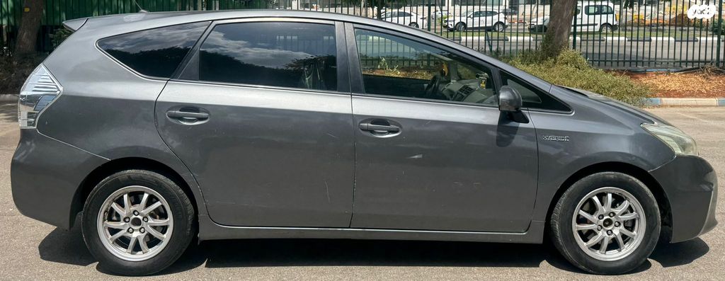 טויוטה פריוס פלוס