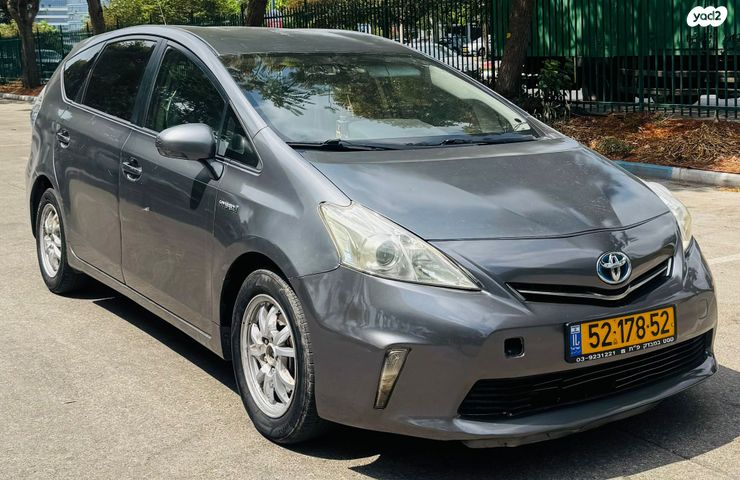 טויוטה פריוס פלוס