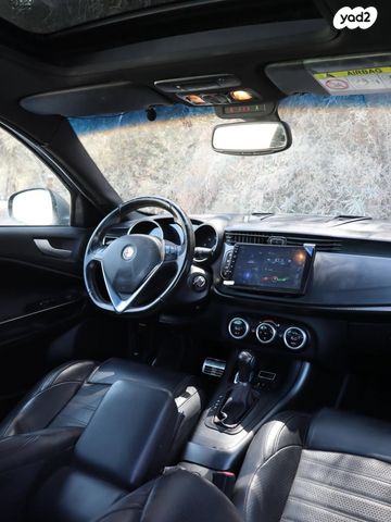 אלפא רומיאו ג'ולייטה