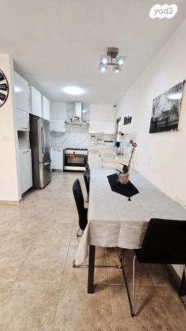 דירה, אפרים קישון 1, חתני פרס ישראל, באר יעקב